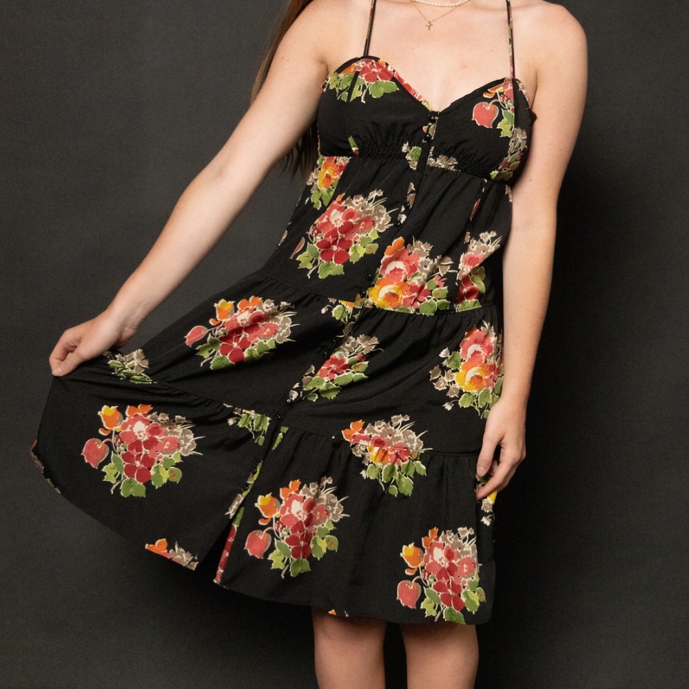 American Eagle women’s XS strappy floral dress! Can be worn elegant or casual!